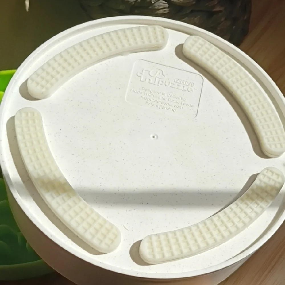 White and Green Alligator Puzzle Dog Feeder